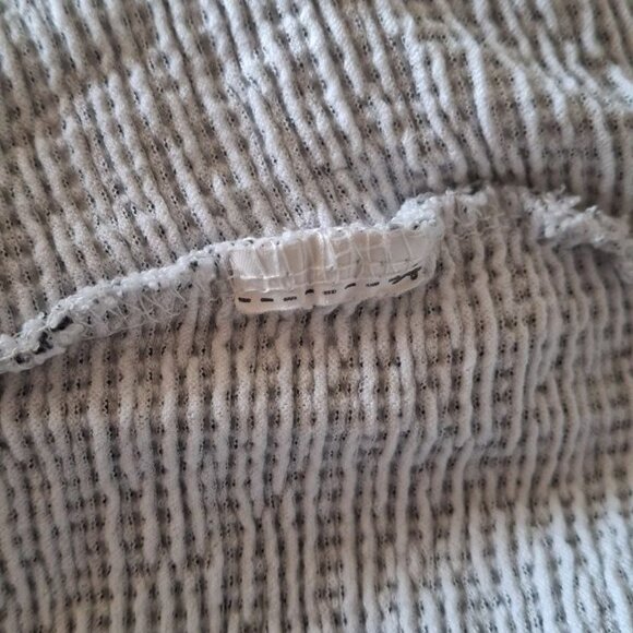 Zara Split Sleeve Puckered Knit Top - White/Black Check - Size M - Picture 5 of 7